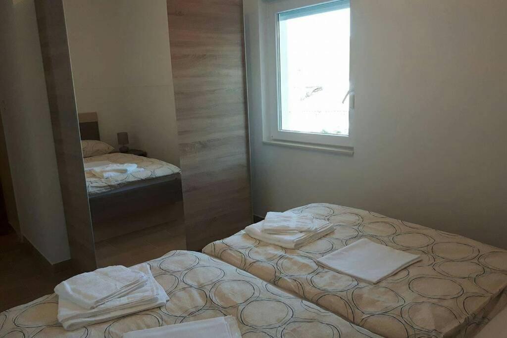 Apartman Jercic Lägenhet Dugi Rat Exteriör bild