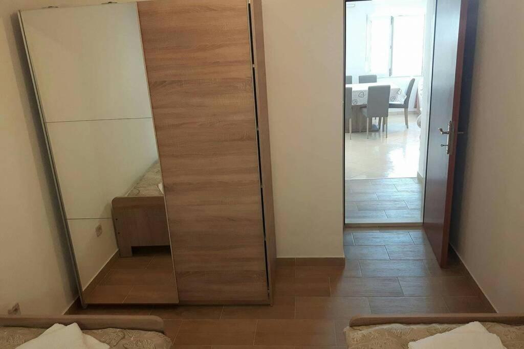 Apartman Jercic Lägenhet Dugi Rat Exteriör bild